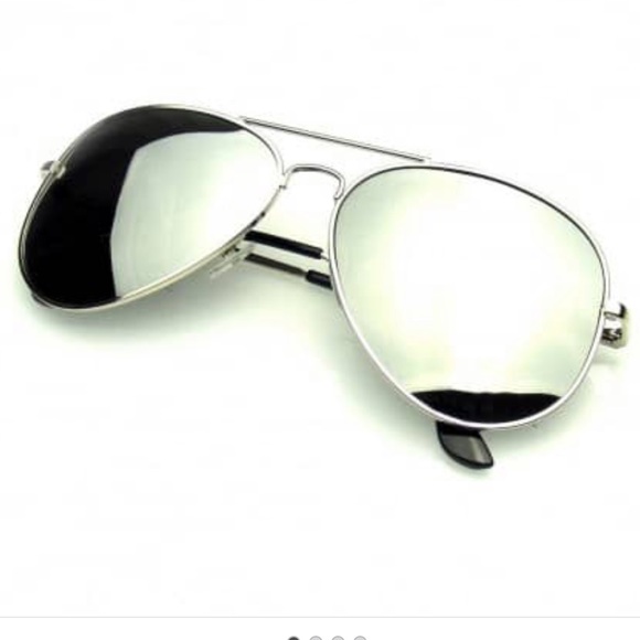 ✨LAST ✨Polarized Aviator  silver mirror sunglasses - Picture 3 of 3